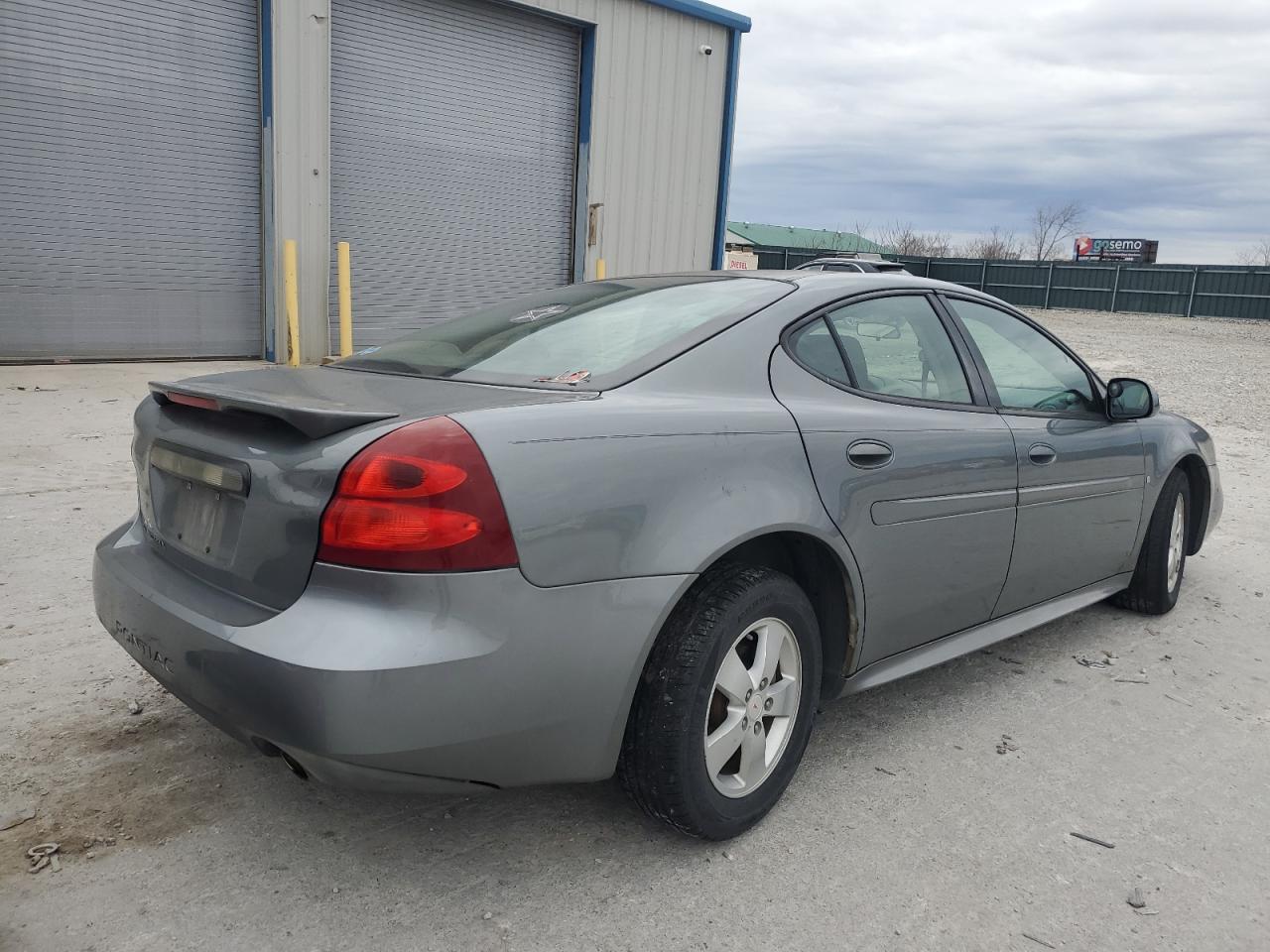 2008 Pontiac Grand Prix - Image 3