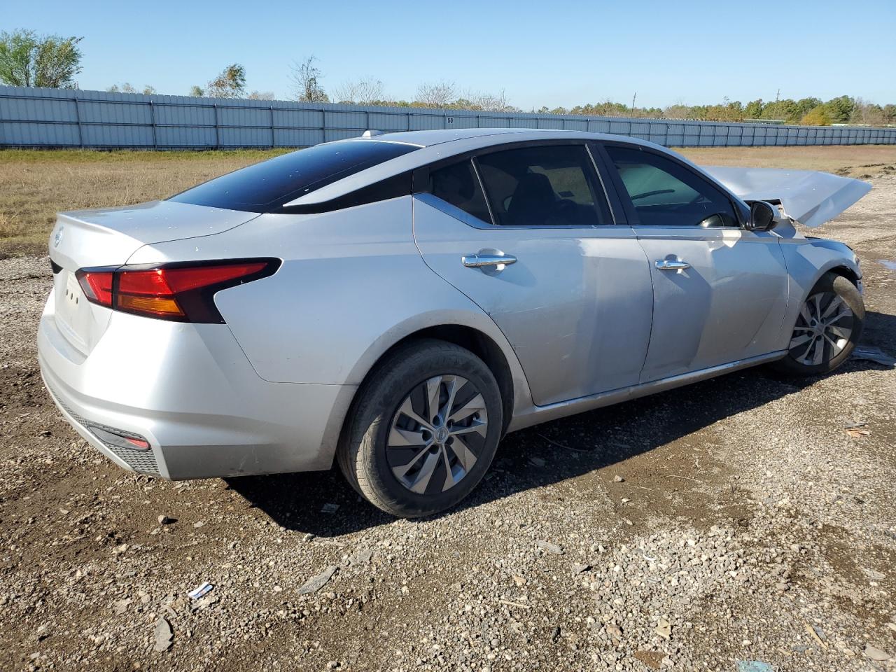 2020 Nissan Altima - Image 3