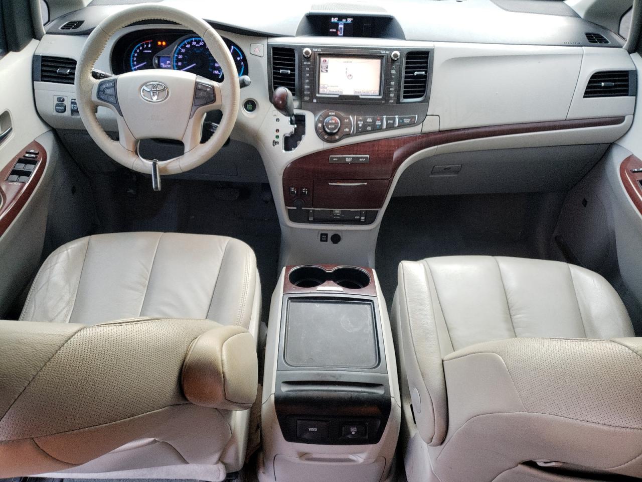 2012 Toyota Sienna - Image 8