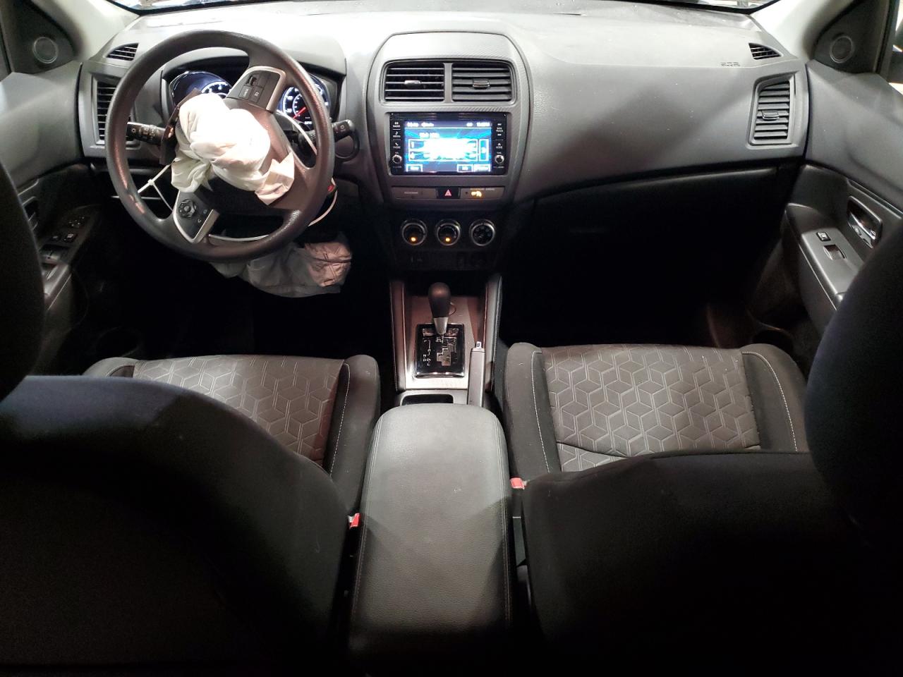 2020 Mitsubishi Outlander - Image 8