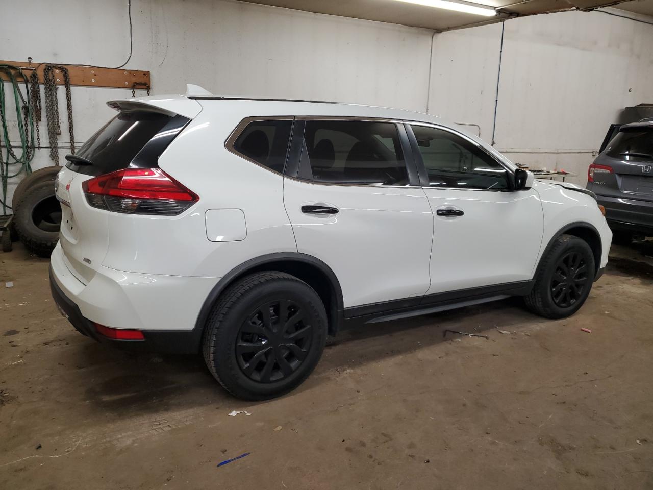 2017 Nissan Rogue - Image 3
