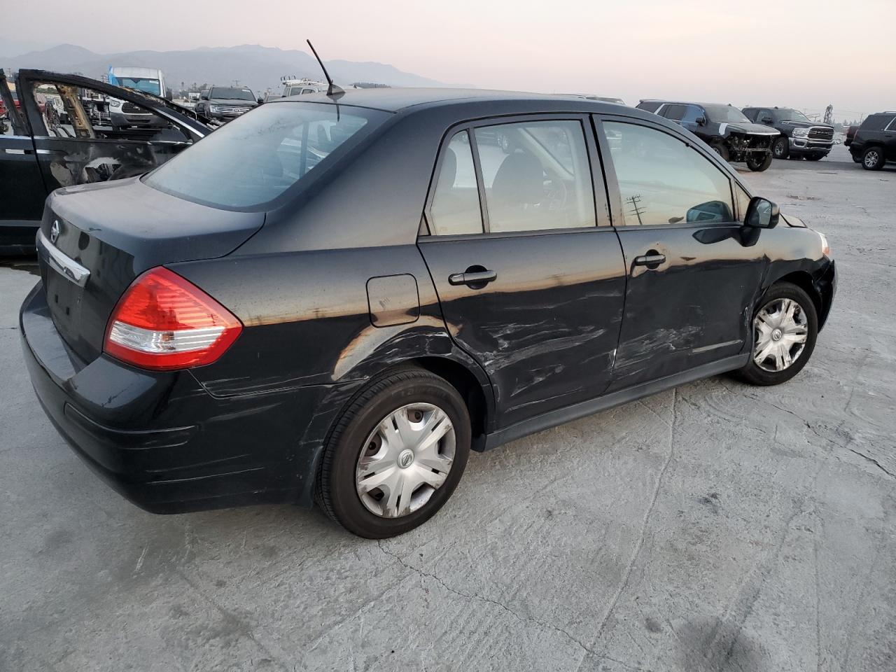 2010 Nissan Versa - Image 3