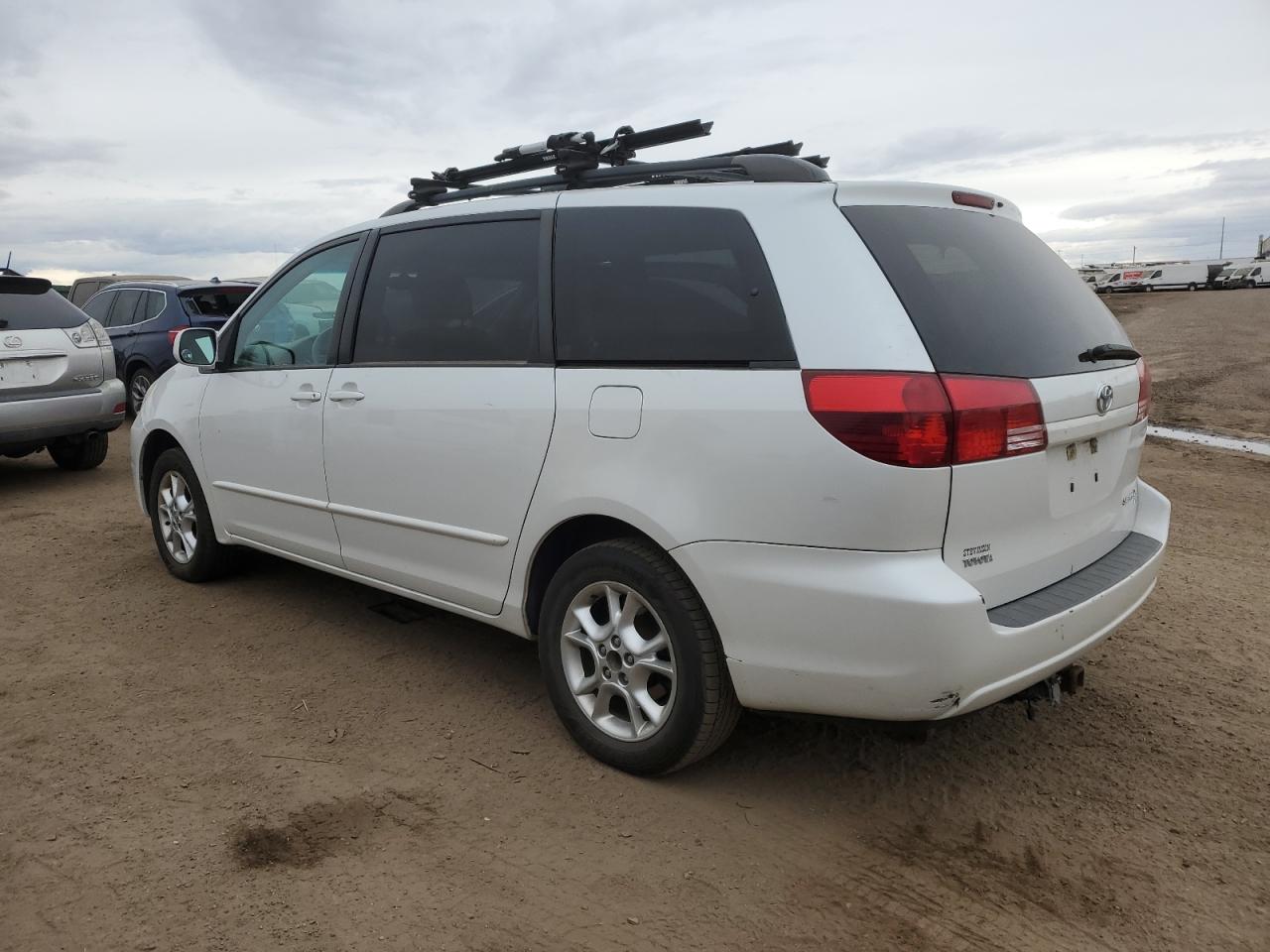 2004 Toyota Sienna - Image 2
