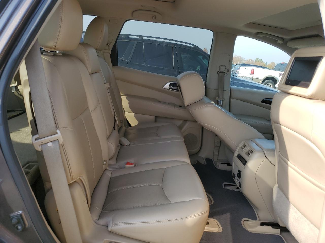 2015 Nissan Pathfinder - Image 11