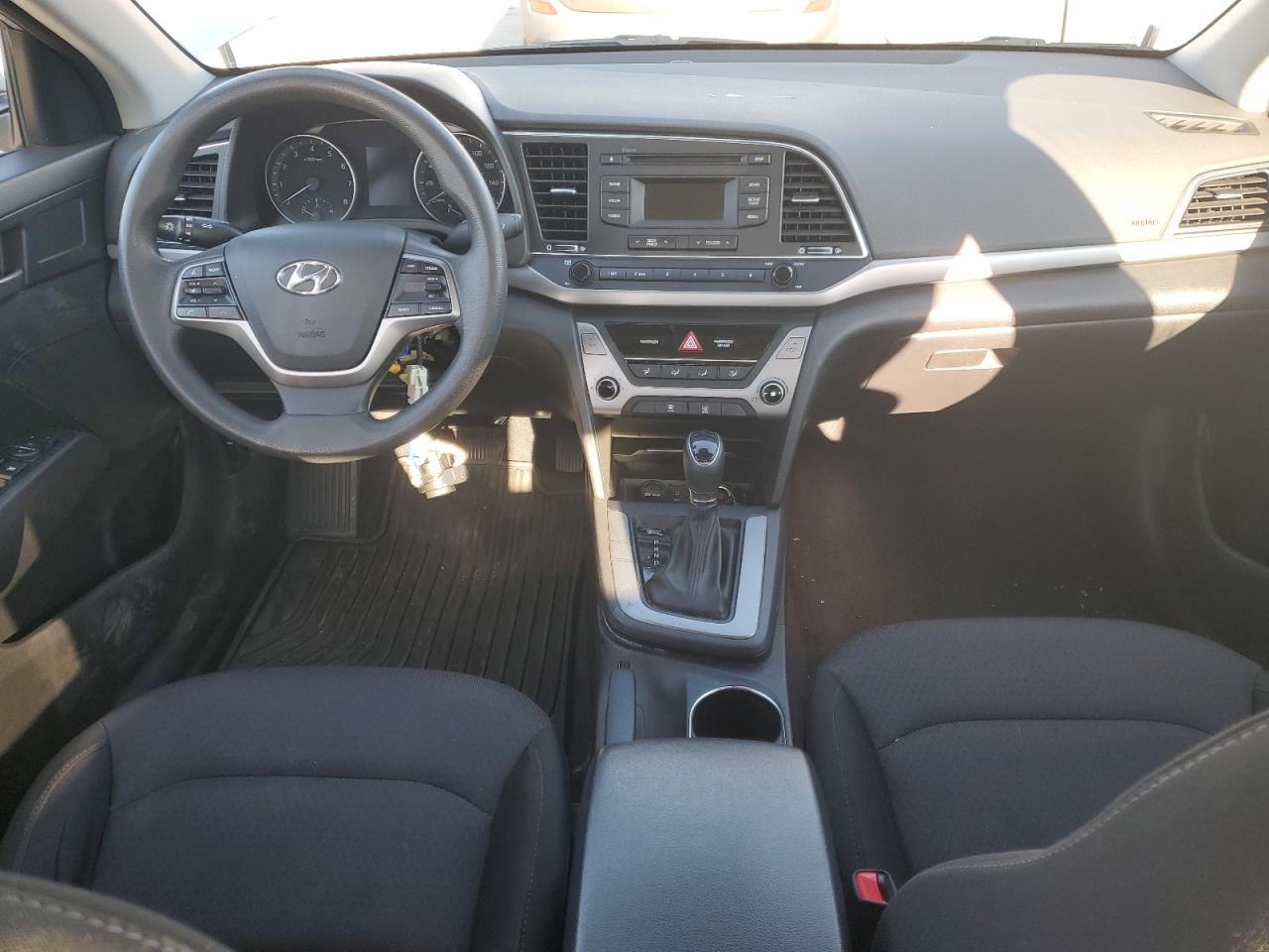 2018 Hyundai Elantra - Image 8