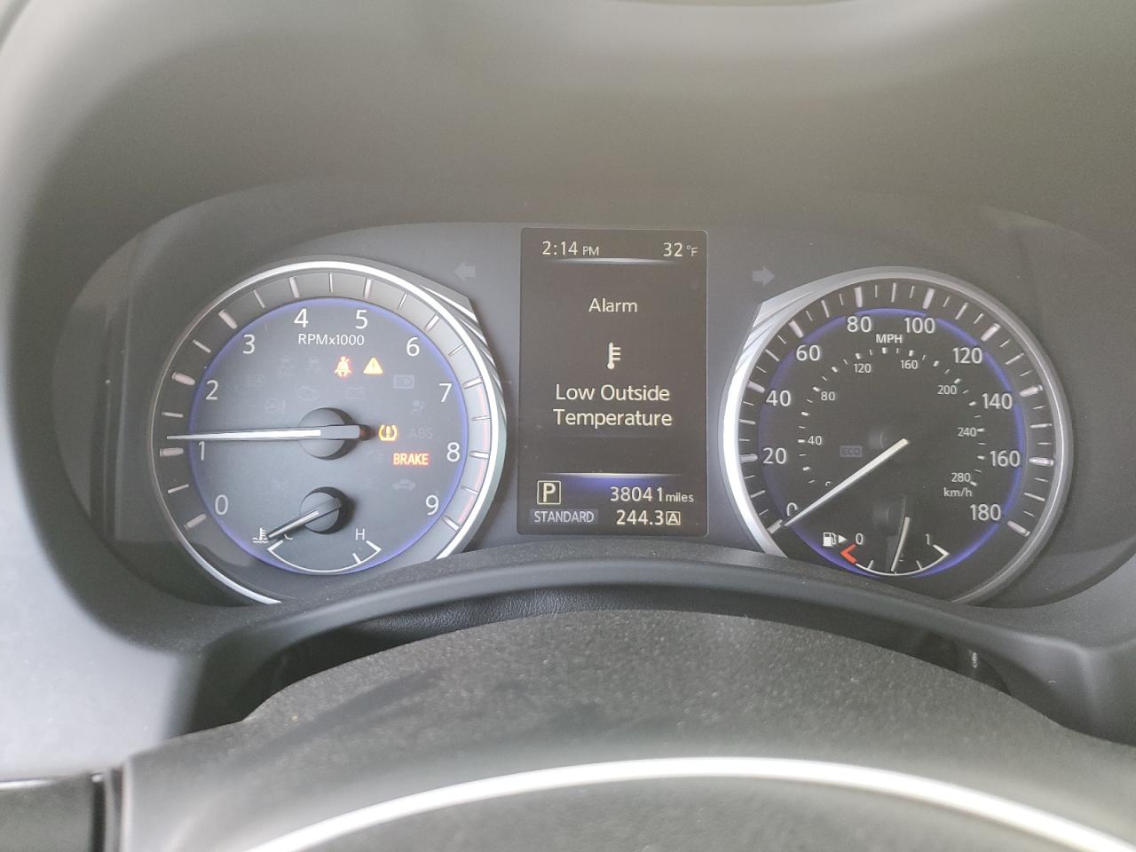 2018 Infiniti Q60 - Image 9