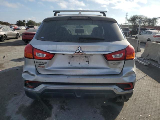  MITSUBISHI OUTLANDER 2018 Srebrny