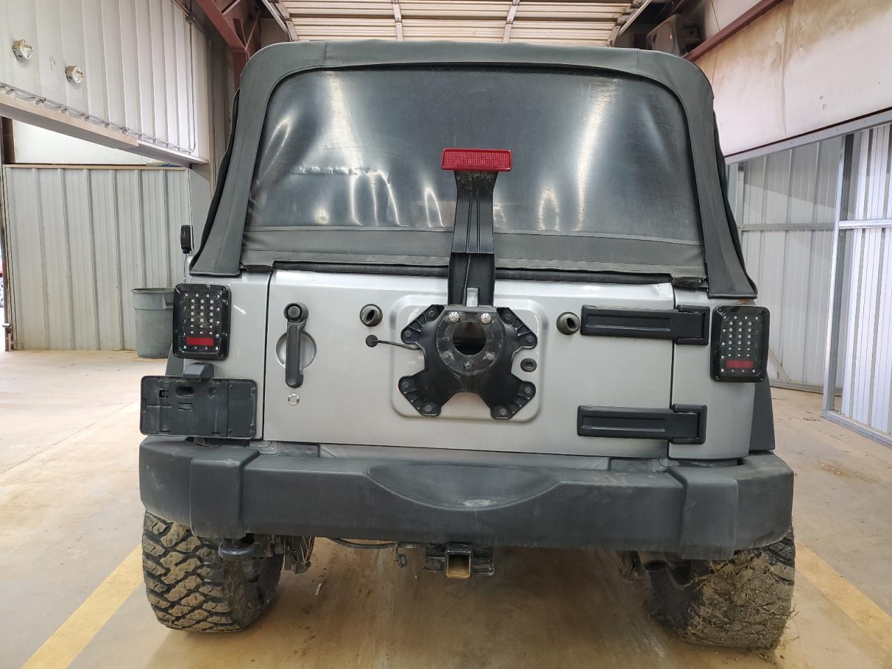 2017 Jeep Wrangler - Image 6