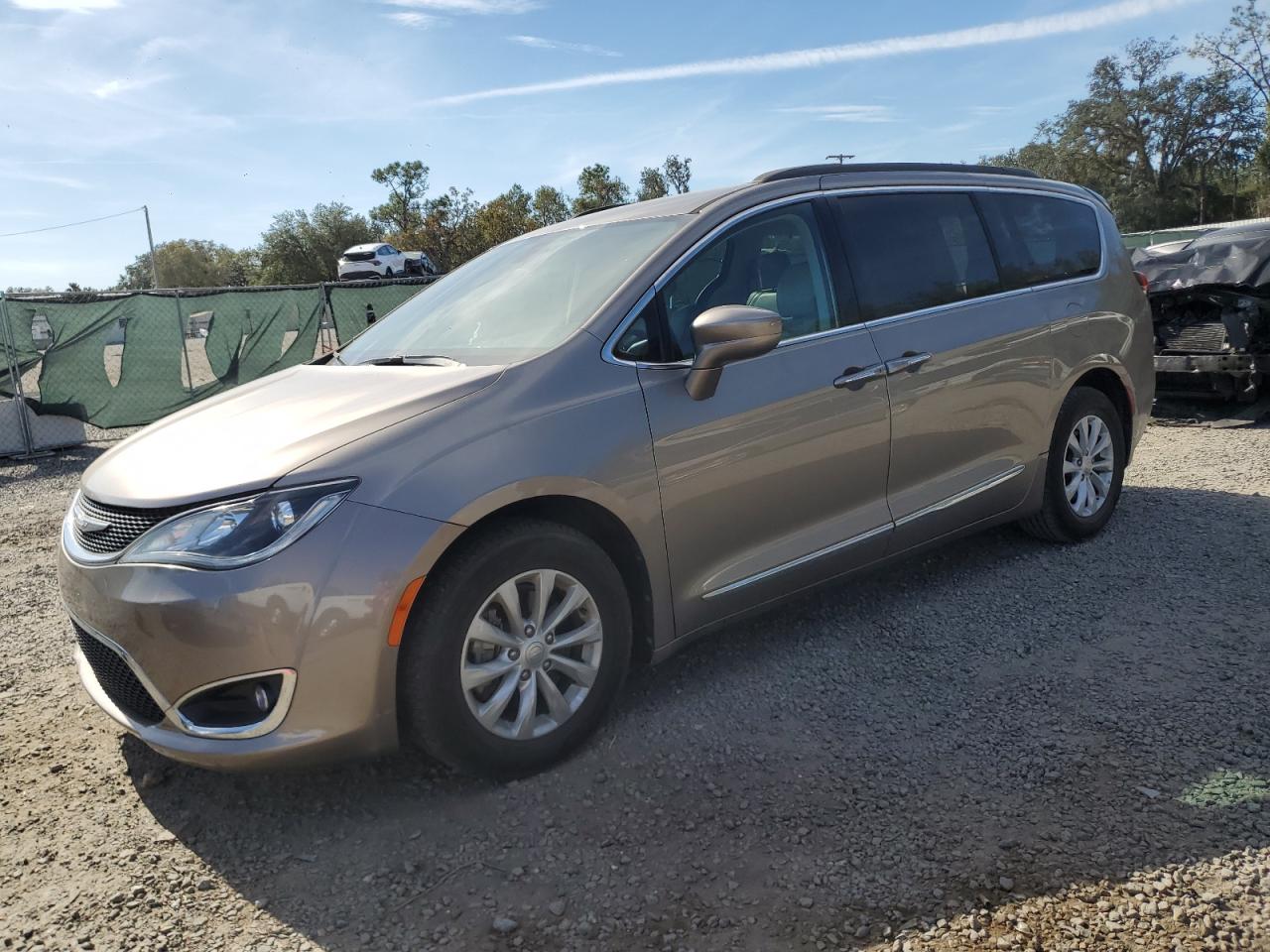 2017 Chrysler Pacifica - Image 1