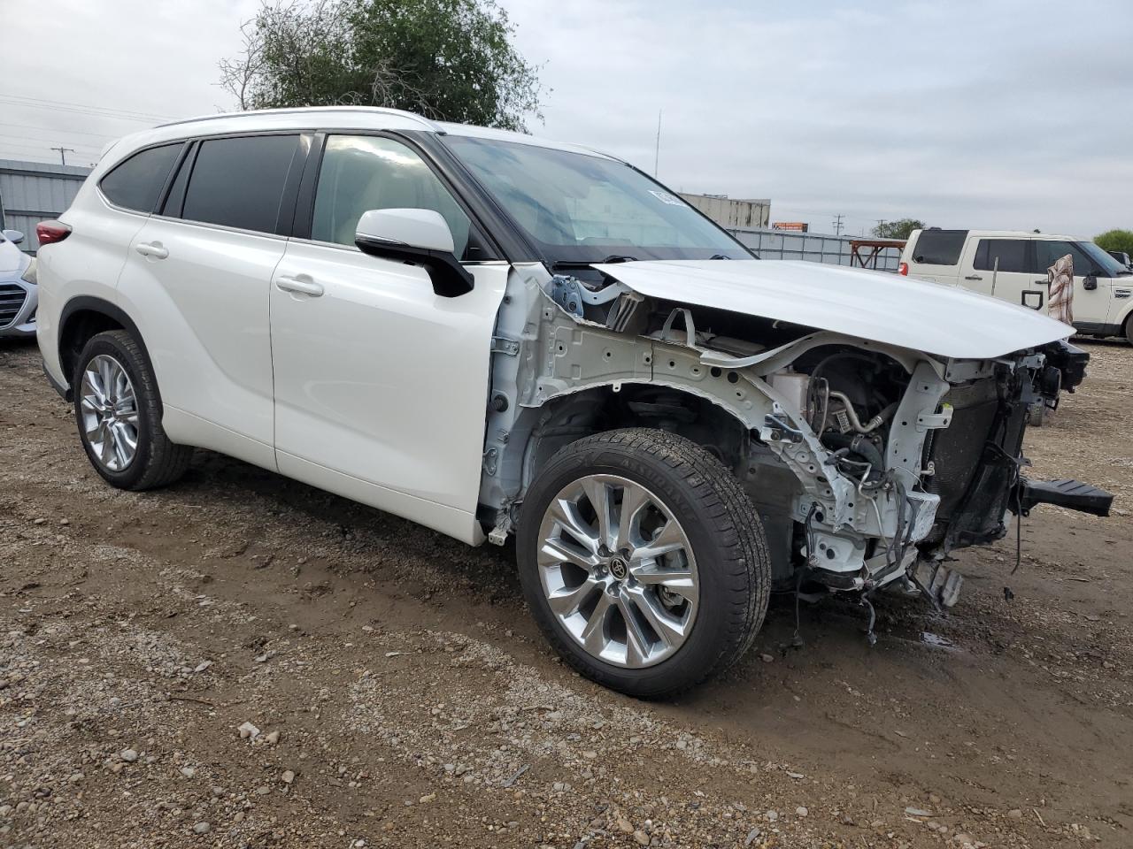 2021 Toyota Highlander - Image 4