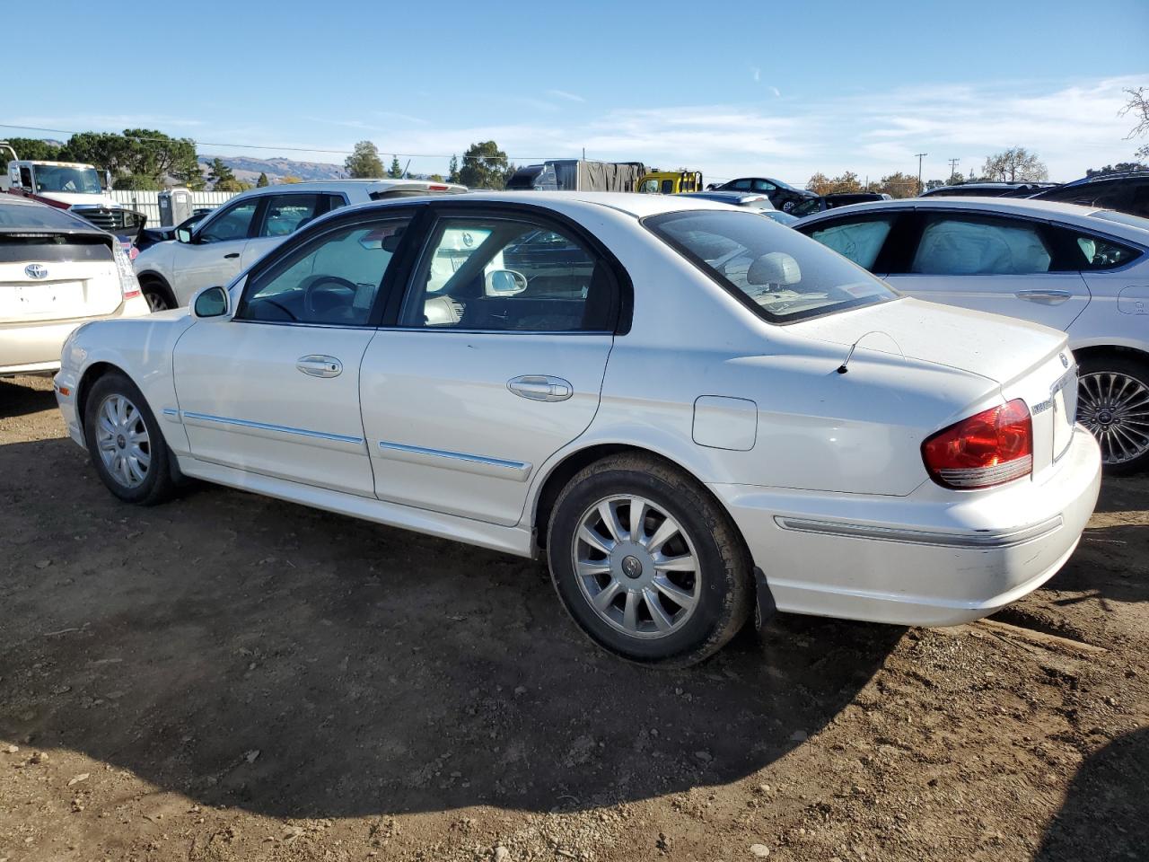 2004 Hyundai Sonata - Image 2
