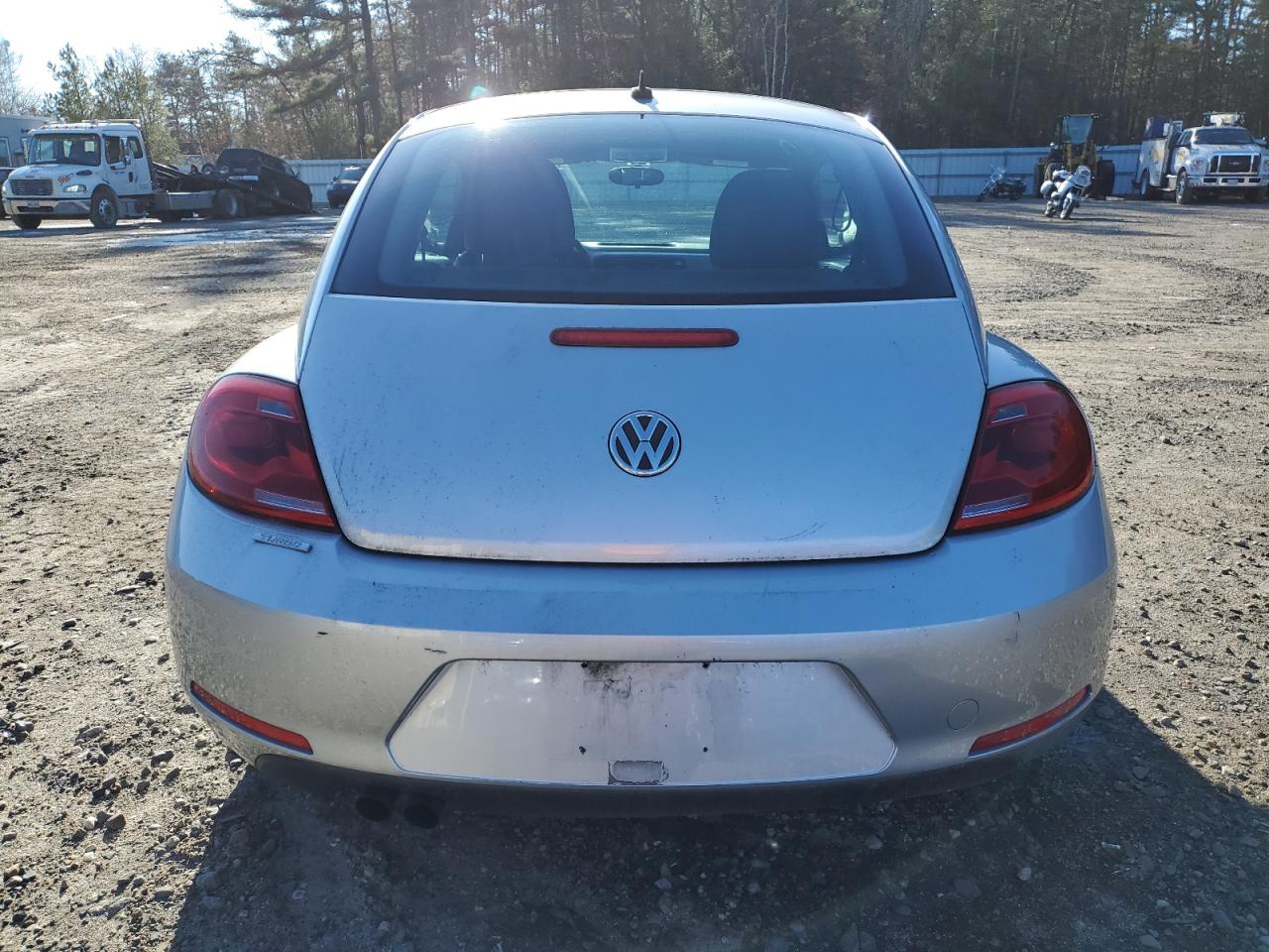 2012 Volkswagen Beetle - Image 6