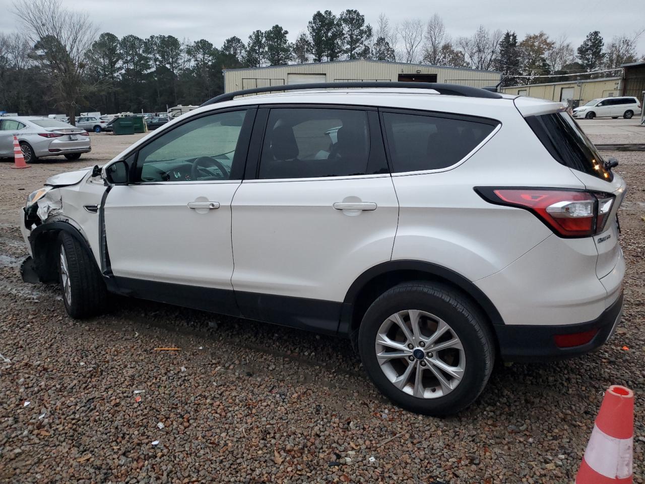 VIN 1FMCU0GD2JUB70831 2018 FORD ESCAPE no.2