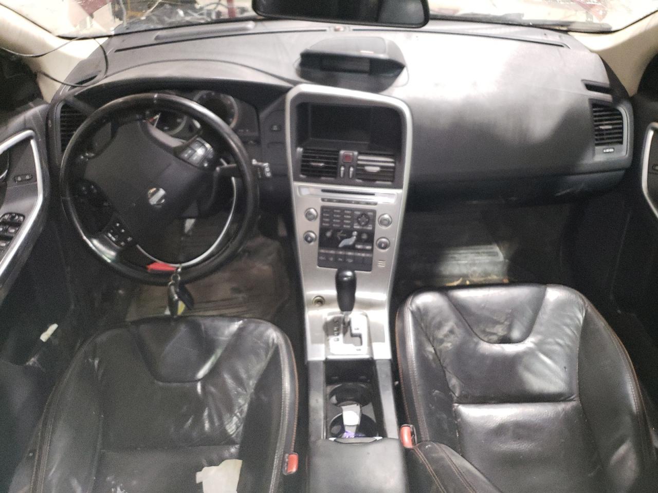 2010 Volvo XC60 - Image 8