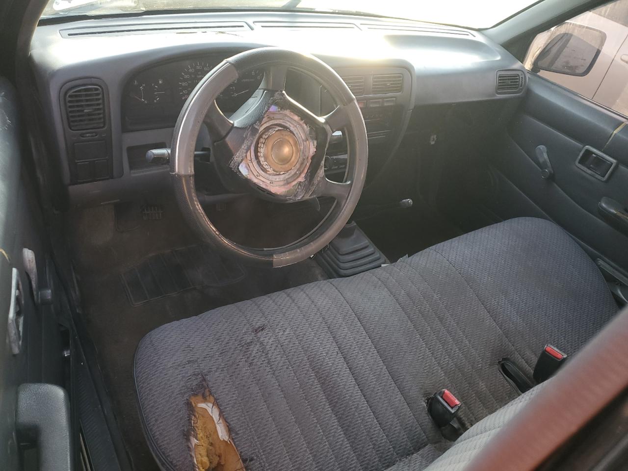 1997 Nissan Navara (Frontier) - Image 8