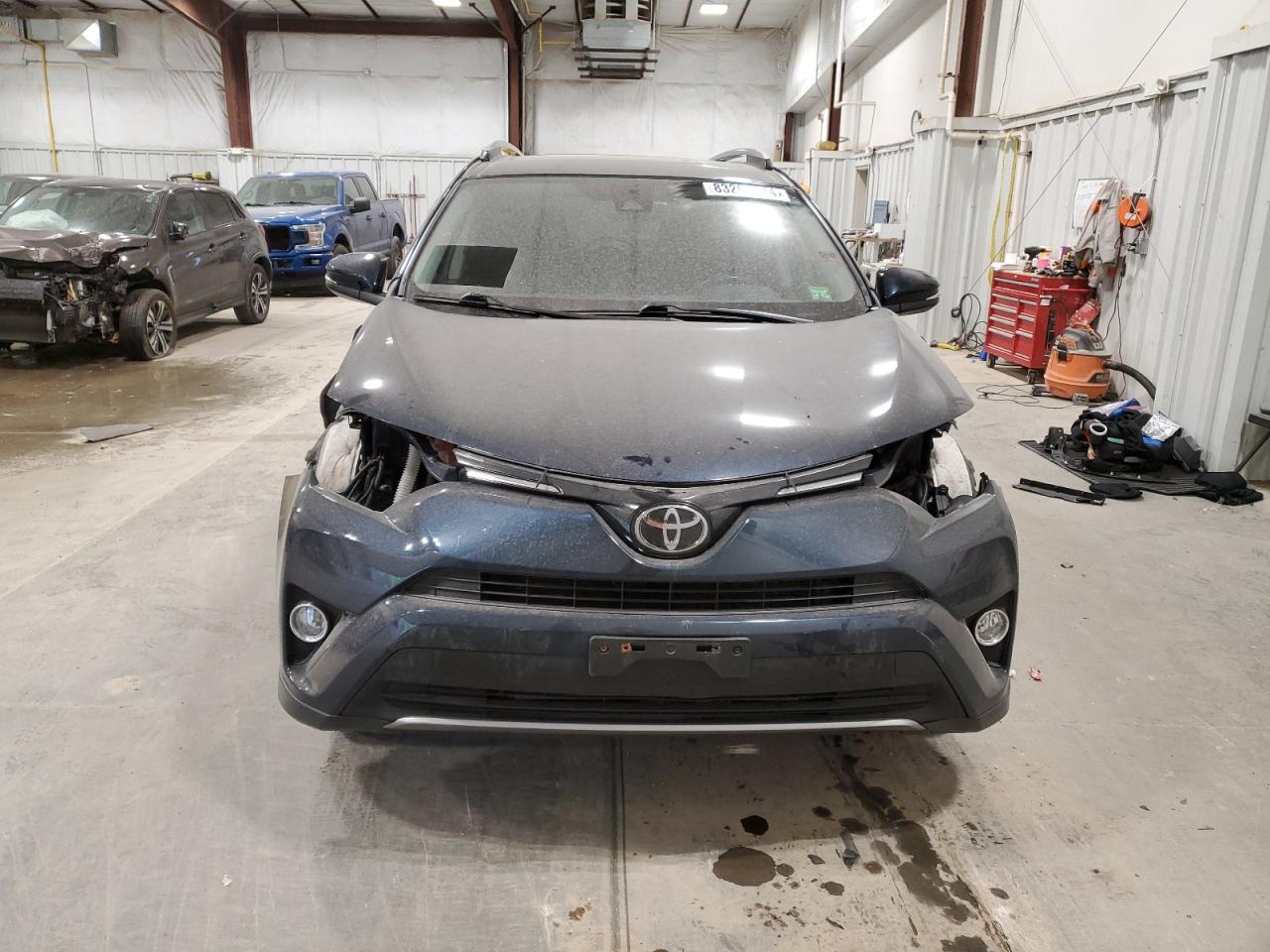 2018 Toyota RAV 4 - Image 5