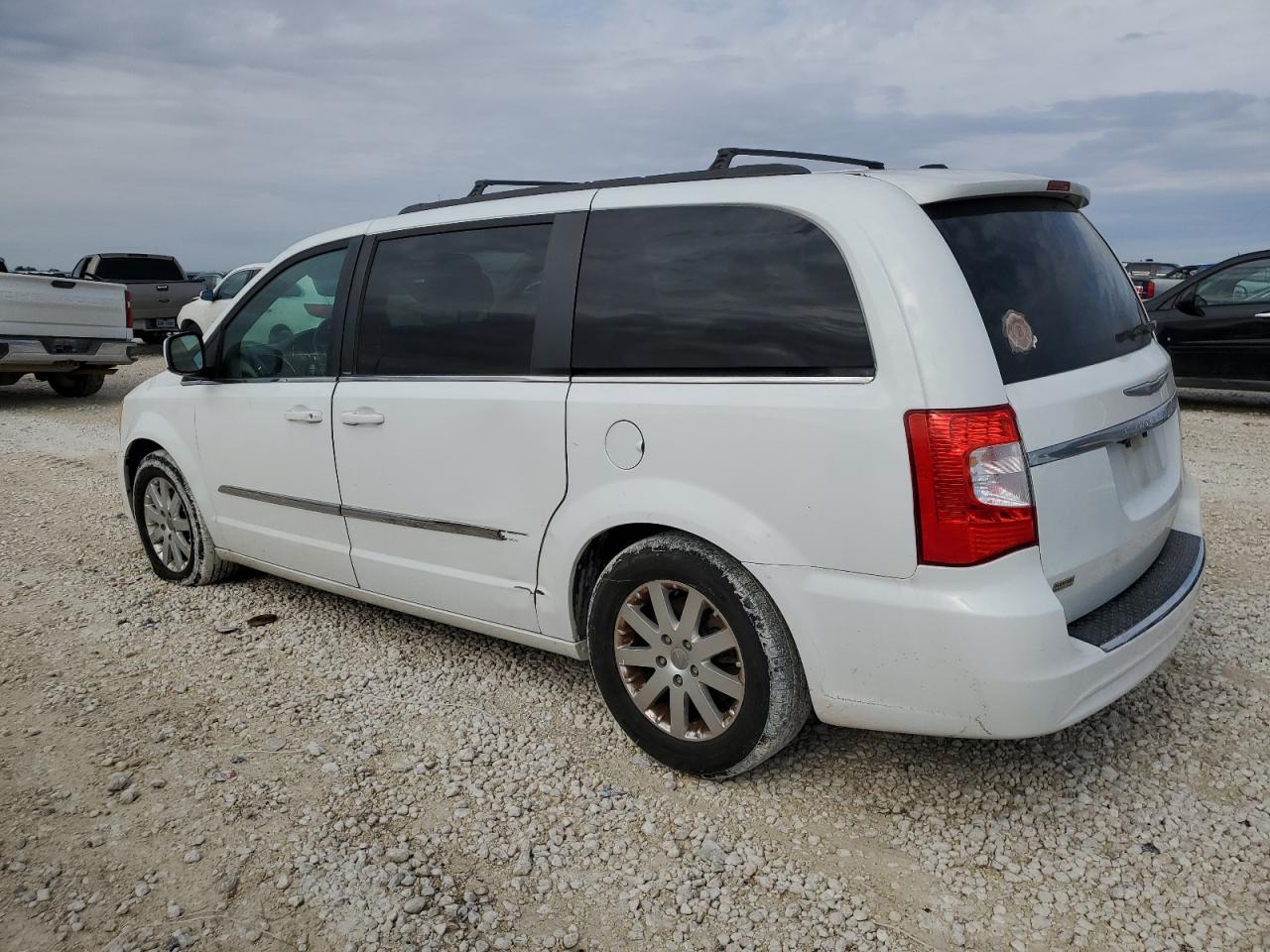 2014 Chrysler Town & Country - Image 2