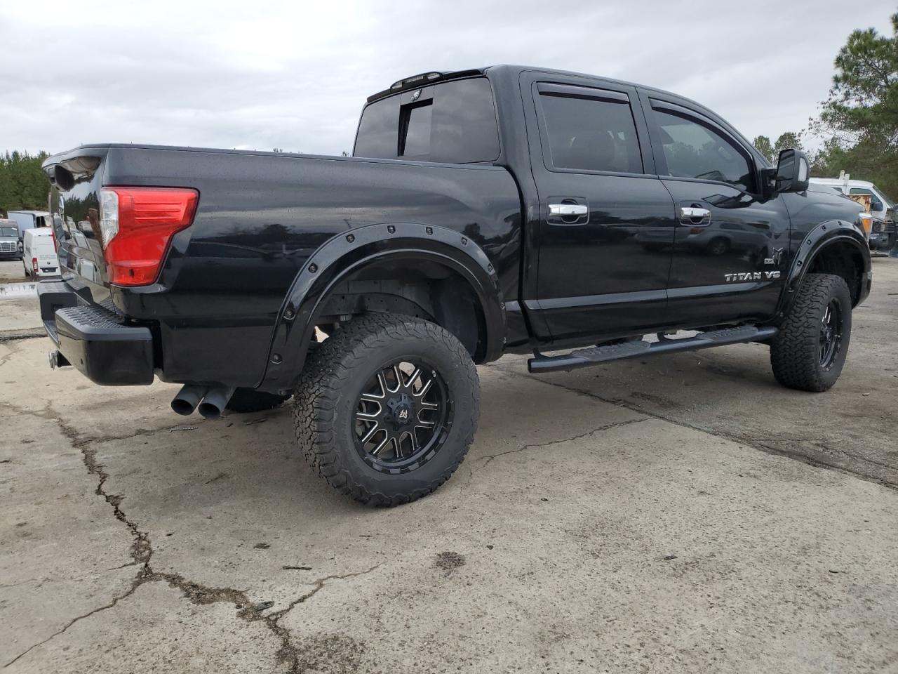 2020 Nissan Titan - Image 3