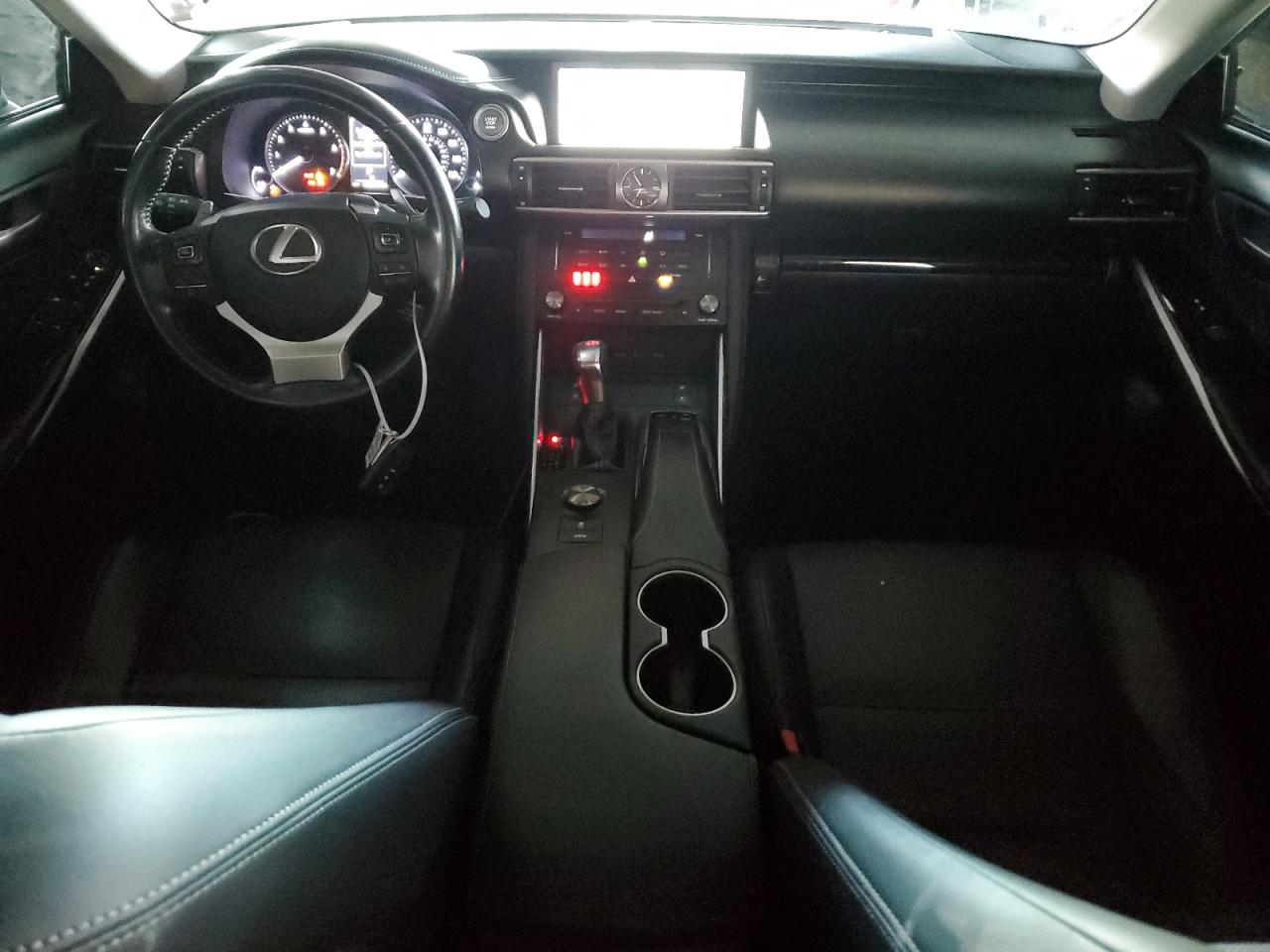 2017 Lexus IS - Image 8