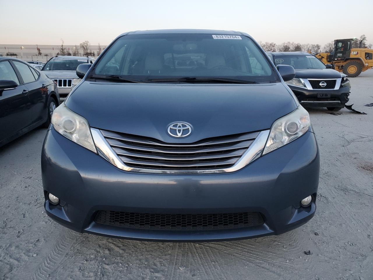 2016 Toyota Sienna - Image 5