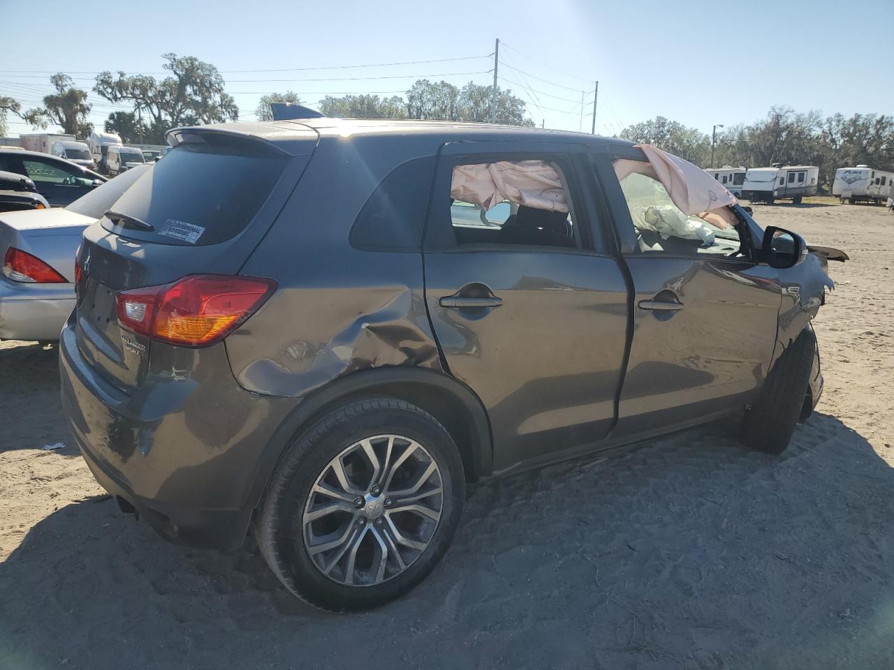2017 Mitsubishi Outlander - Image 3