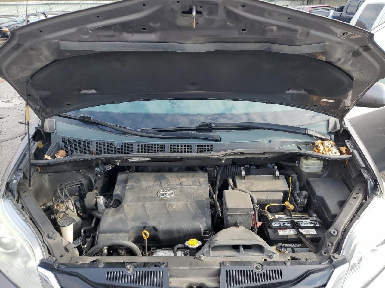 2011 Toyota Sienna - Image 12