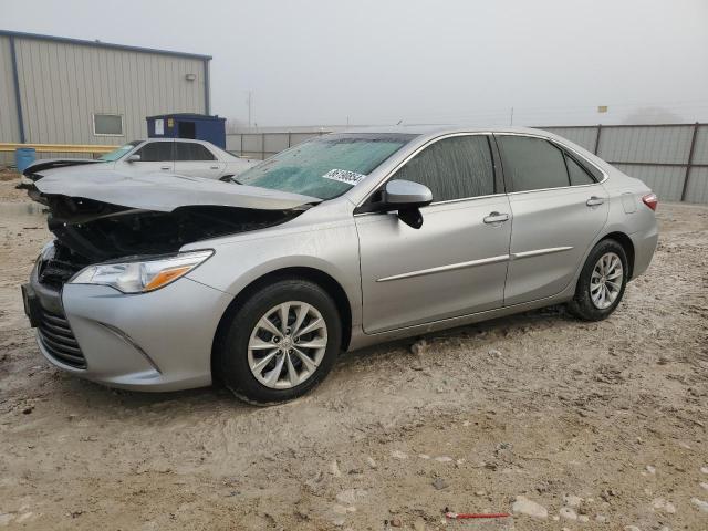 Sedans TOYOTA CAMRY 2016 Srebrny