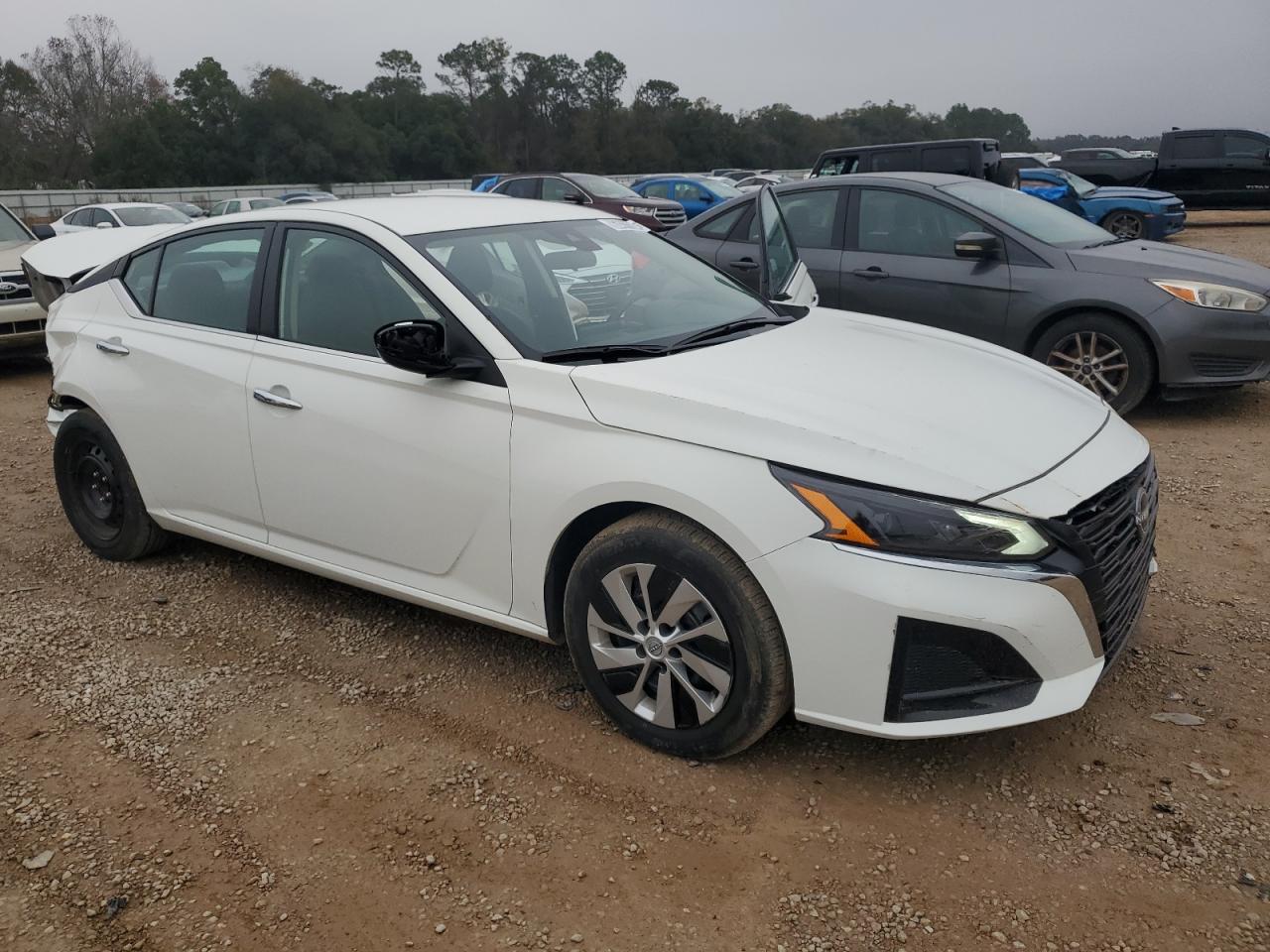 2024 Nissan Altima - Image 4