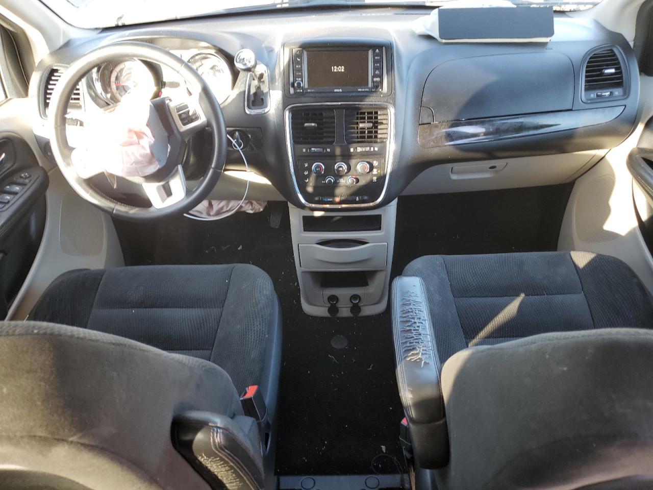 2017 Dodge Caravan - Image 8