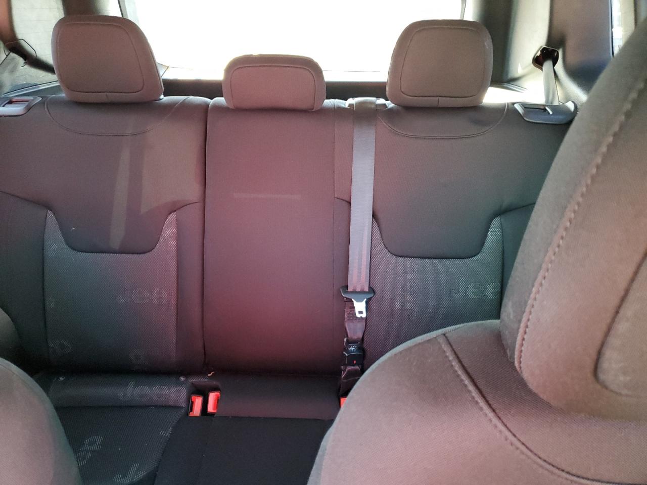 2017 Jeep Renegade - Image 10