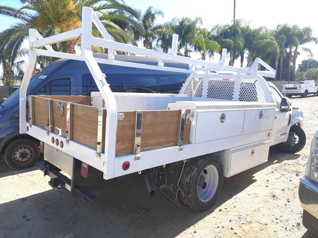 2022 Ford F550 - Image 3