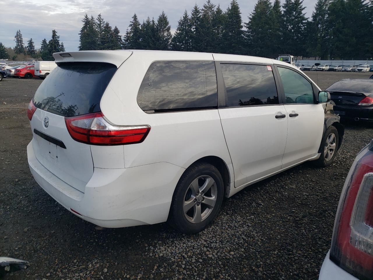 2016 Toyota Sienna - Image 3