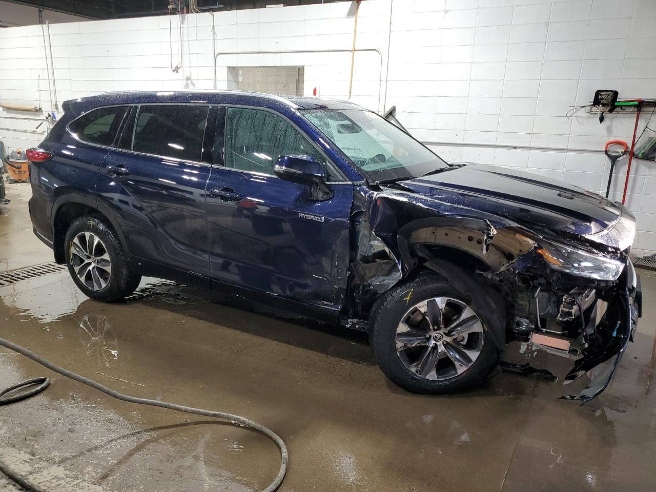 2021 Toyota Highlander - Image 4