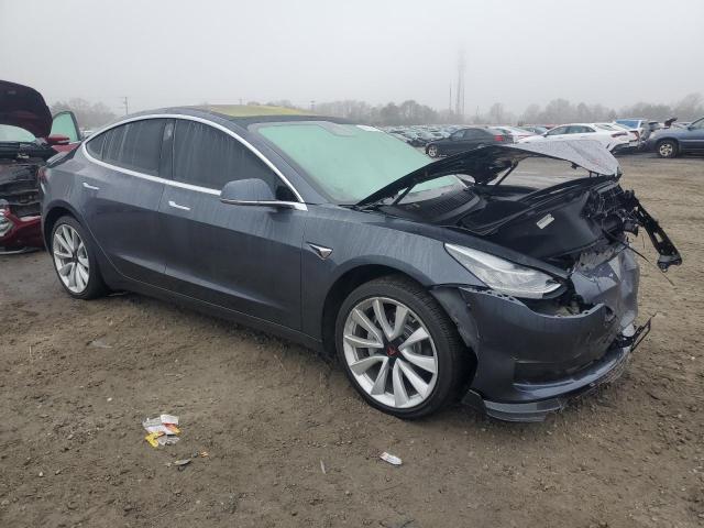  TESLA MODEL 3 2018 Серый