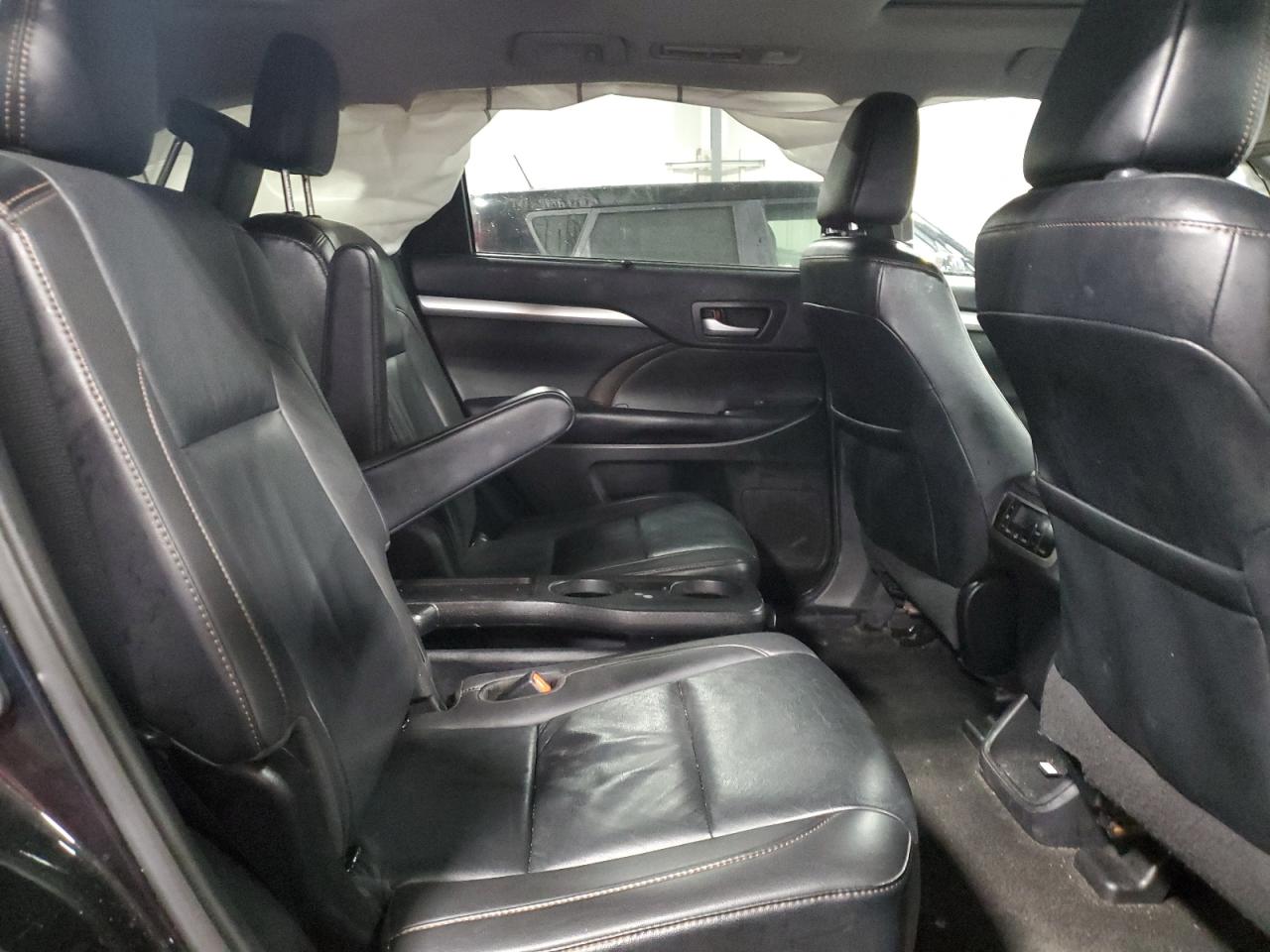2019 Toyota Highlander - Image 12