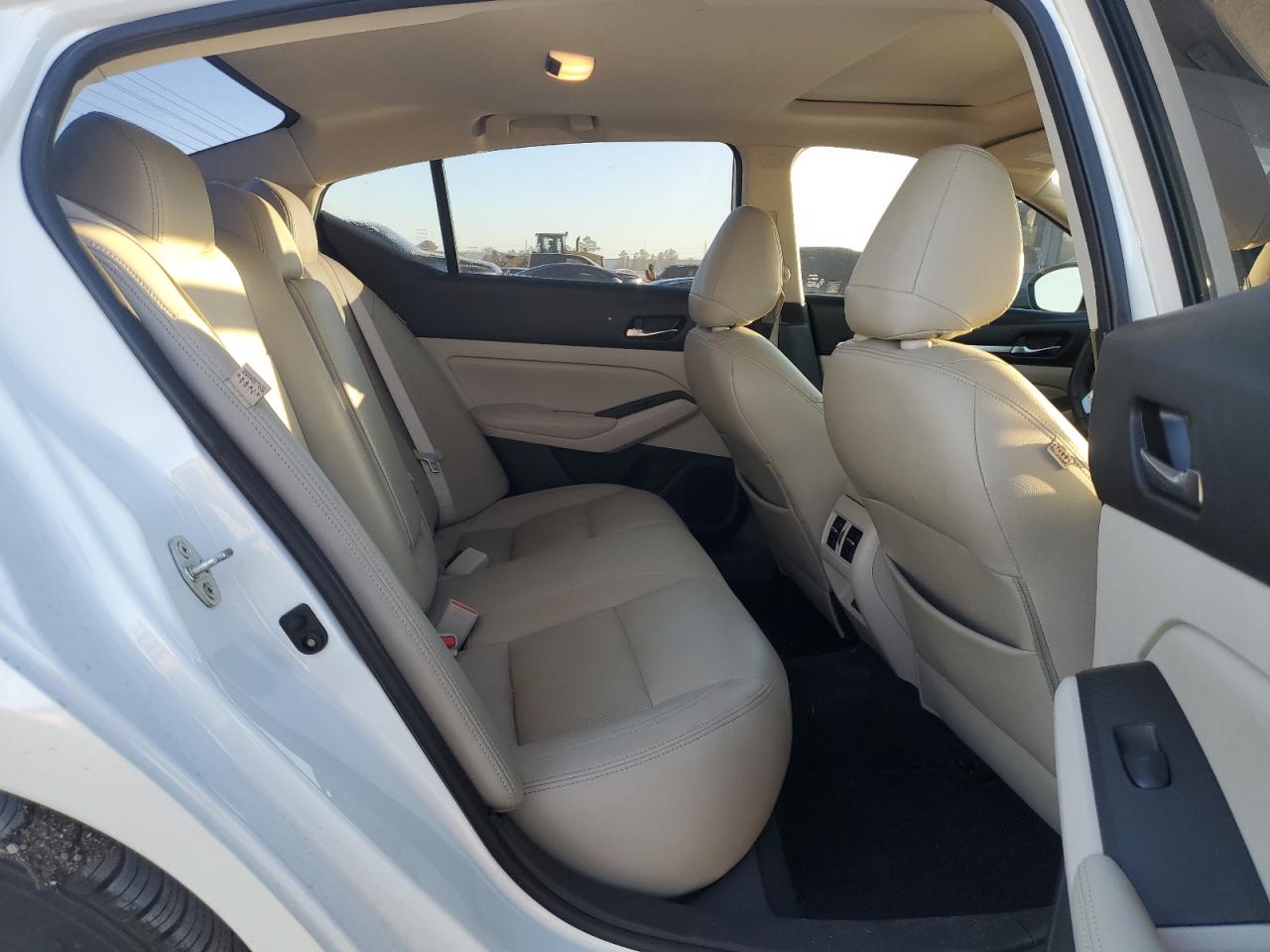 2019 Nissan Altima - Image 10