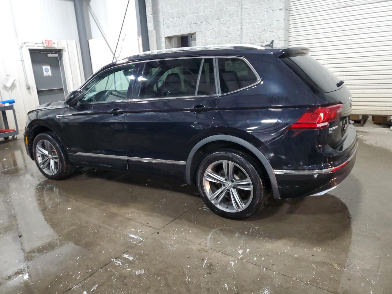 2018 Volkswagen Tiguan - Image 2