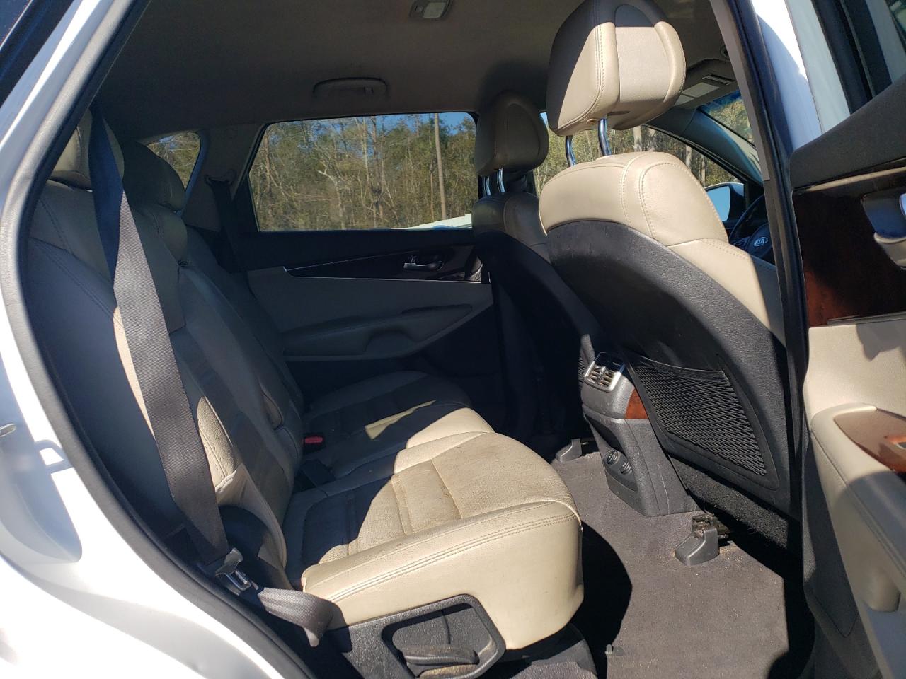 2016 Kia Sorento - Image 10