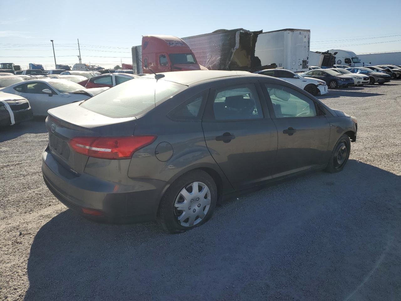 VIN 1FADP3E26GL207323 2016 FORD FOCUS no.3