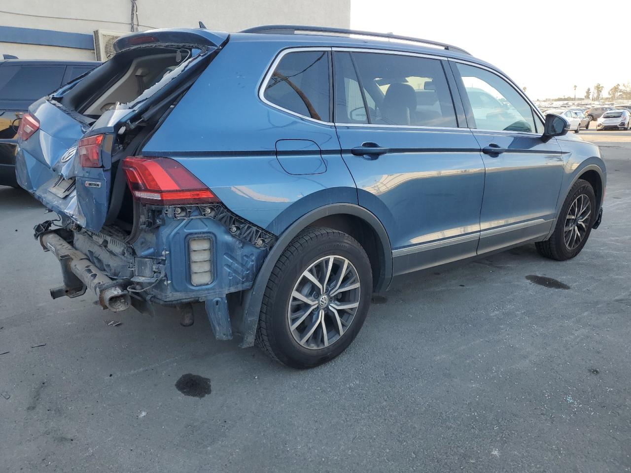2020 Volkswagen Tiguan - Image 3