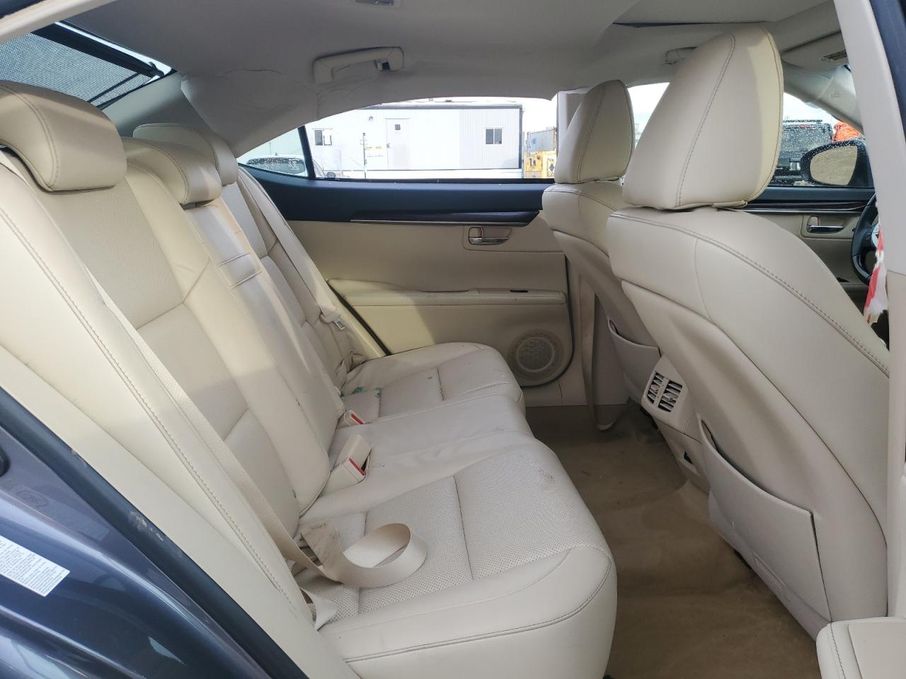 2013 Lexus ES - Image 10
