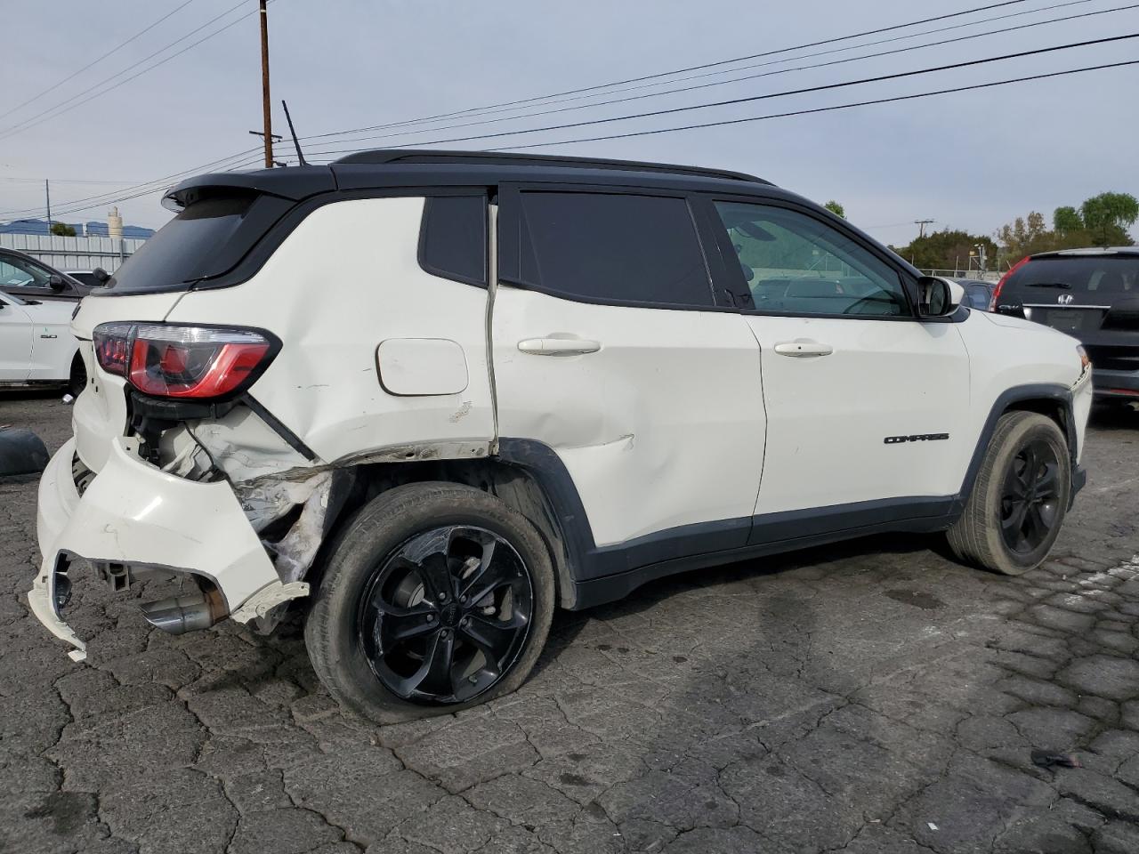 VIN 3C4NJCBB6JT409546 2018 JEEP COMPASS no.3