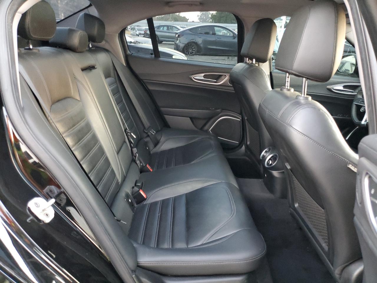 2019 Alfa Romeo Giulia - Image 10