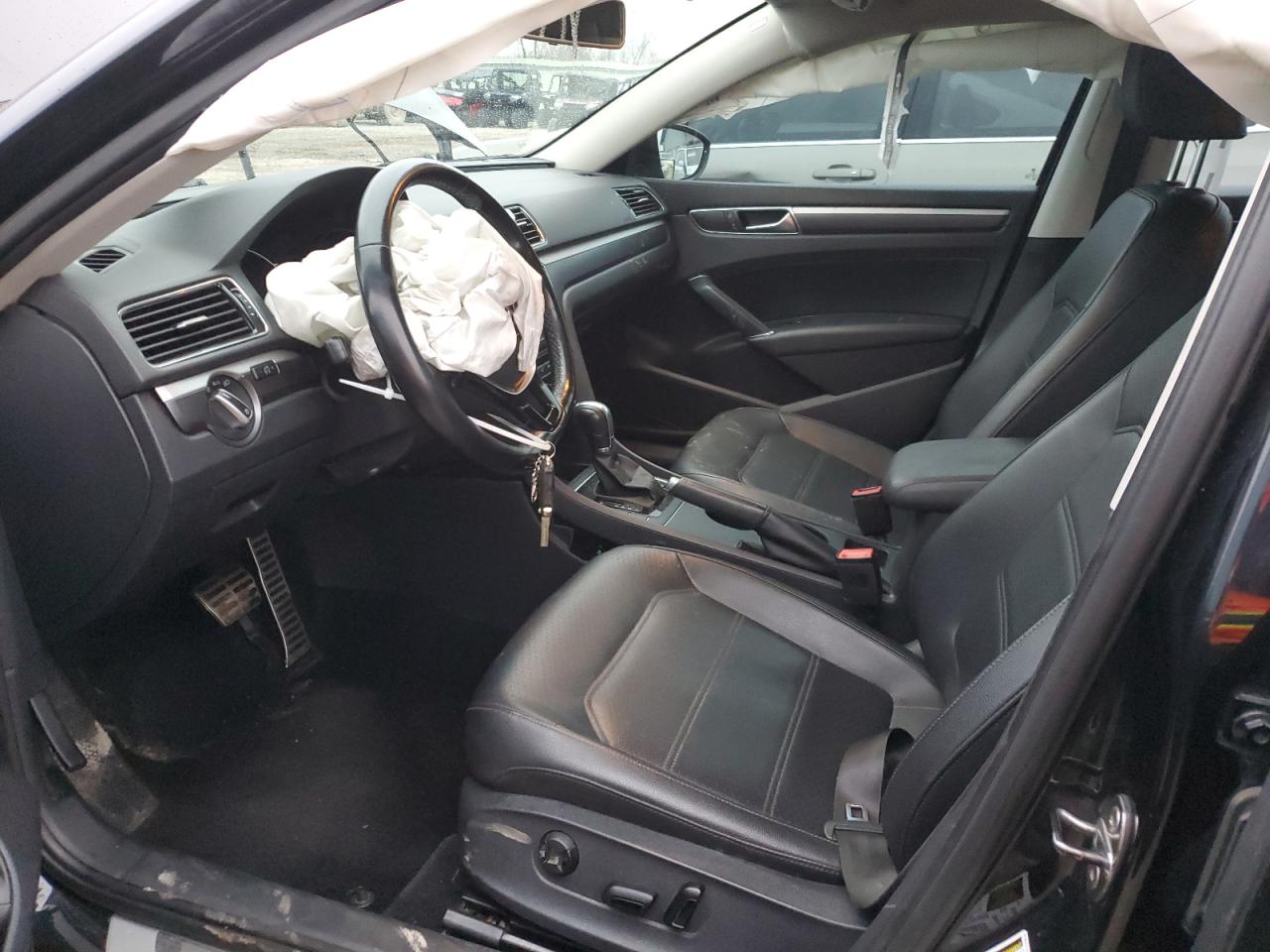 2017 Volkswagen Passat - Image 7