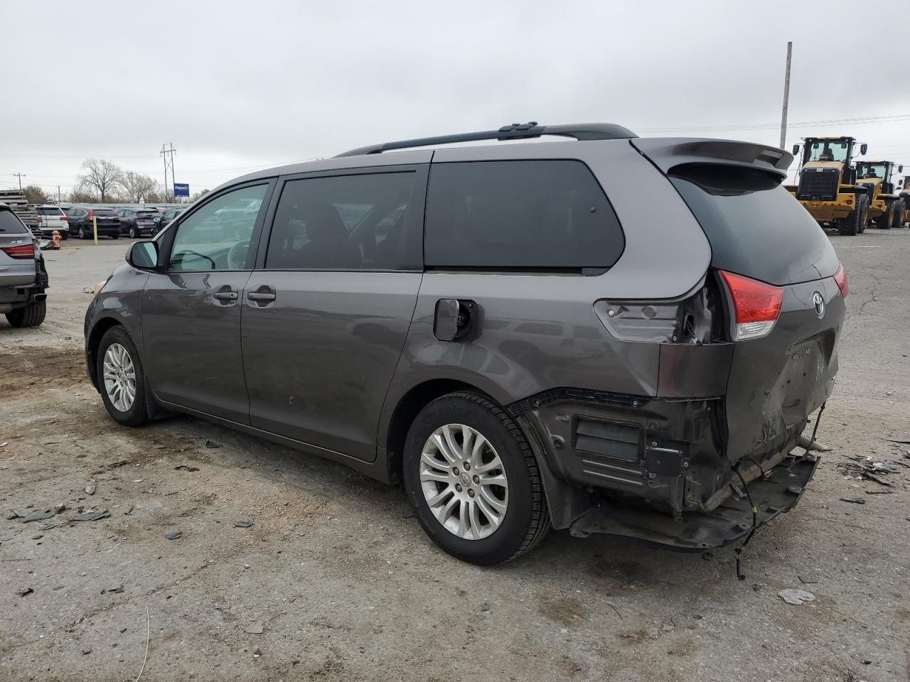2014 Toyota Sienna - Image 2
