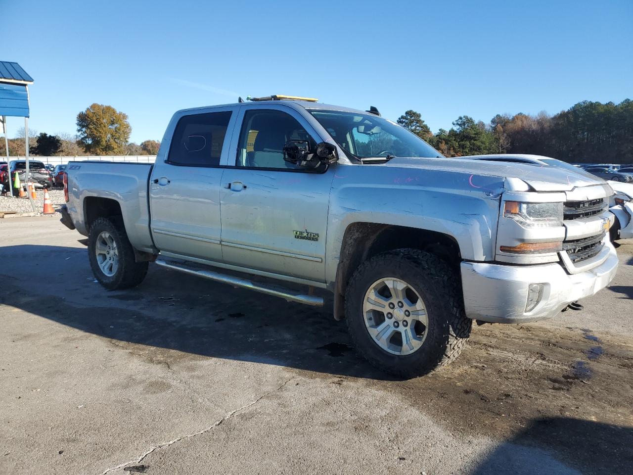 VIN 3GCUKREC4HG356056 2017 CHEVROLET ALL Models no.4