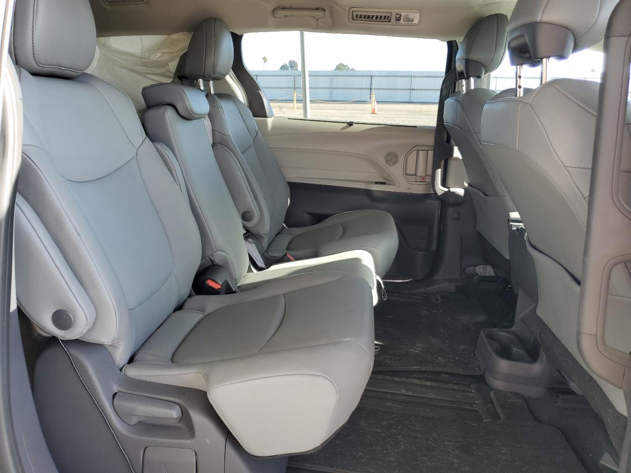 2021 Toyota Sienna - Image 12