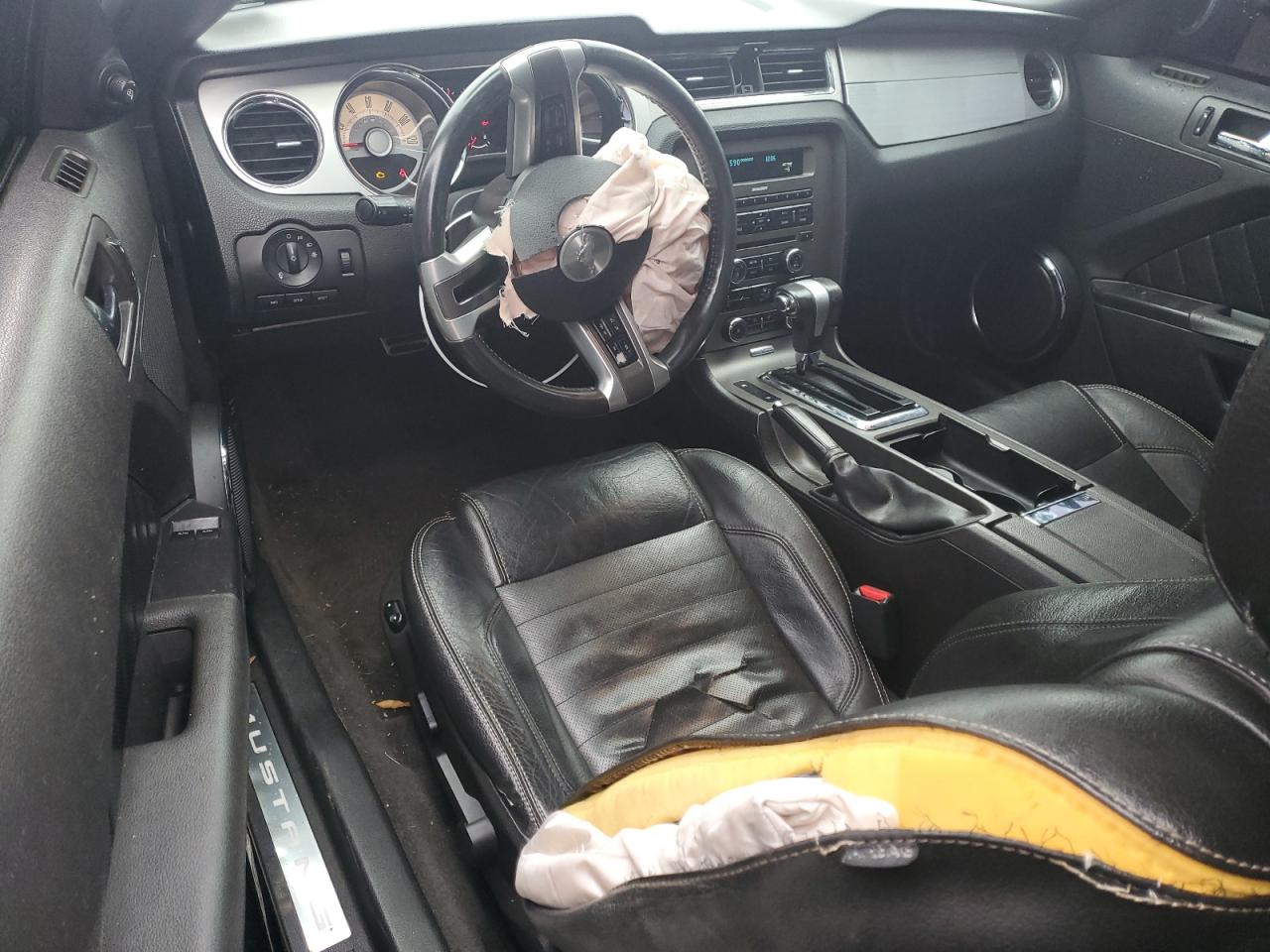 2010 Ford Mustang - Image 8