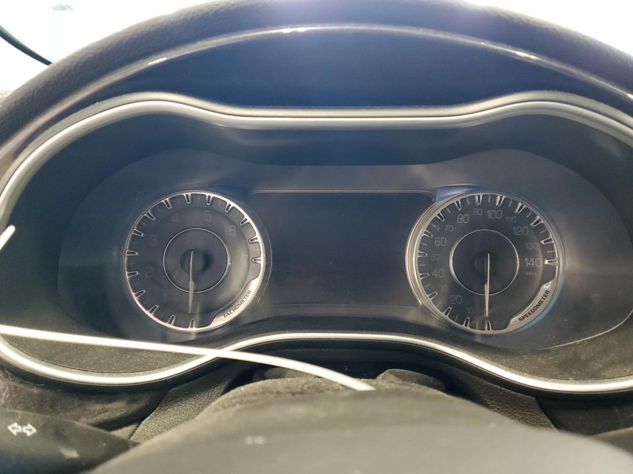 2016 Chrysler 200 - Image 9