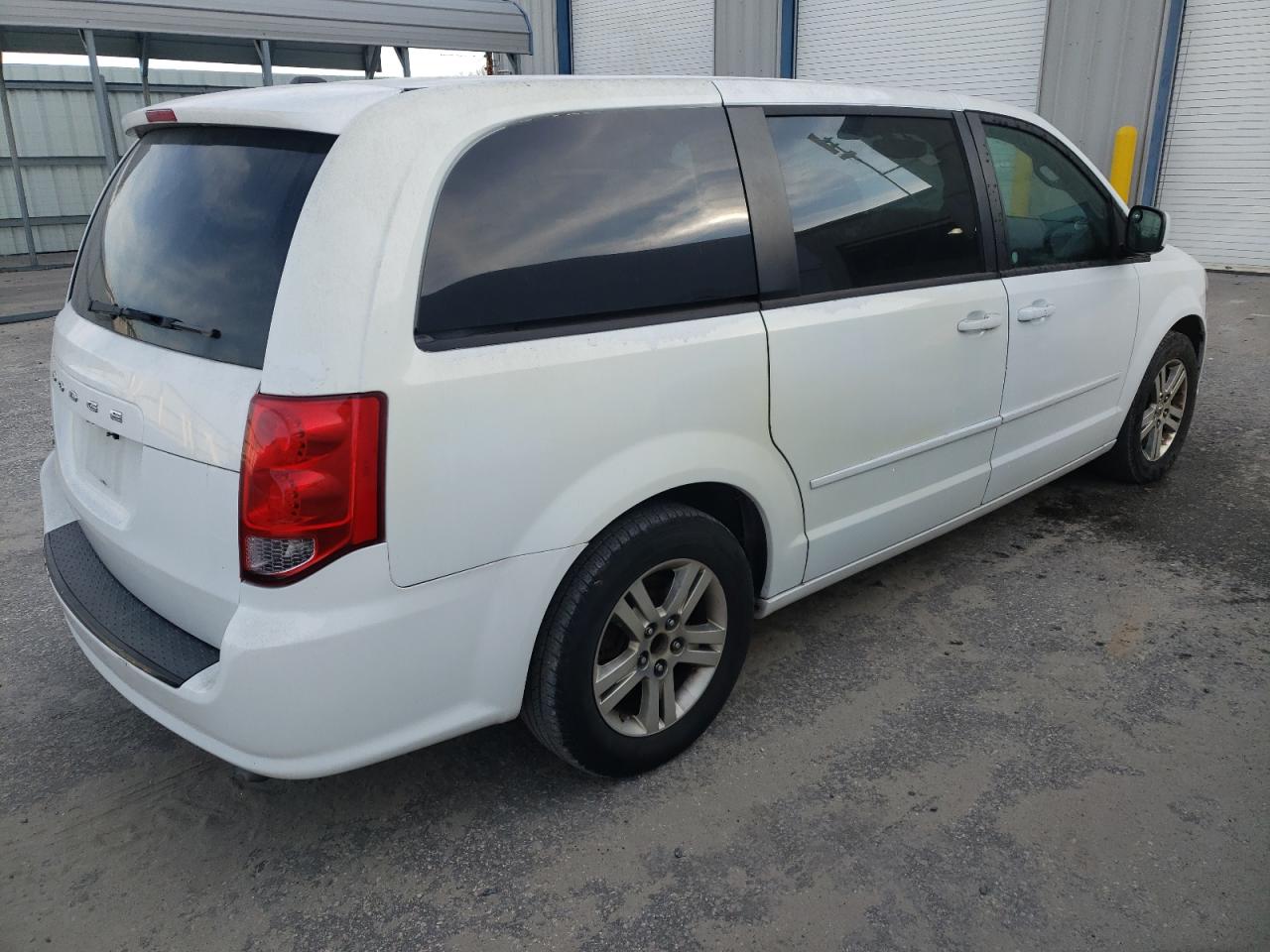 2016 Dodge Caravan - Image 3